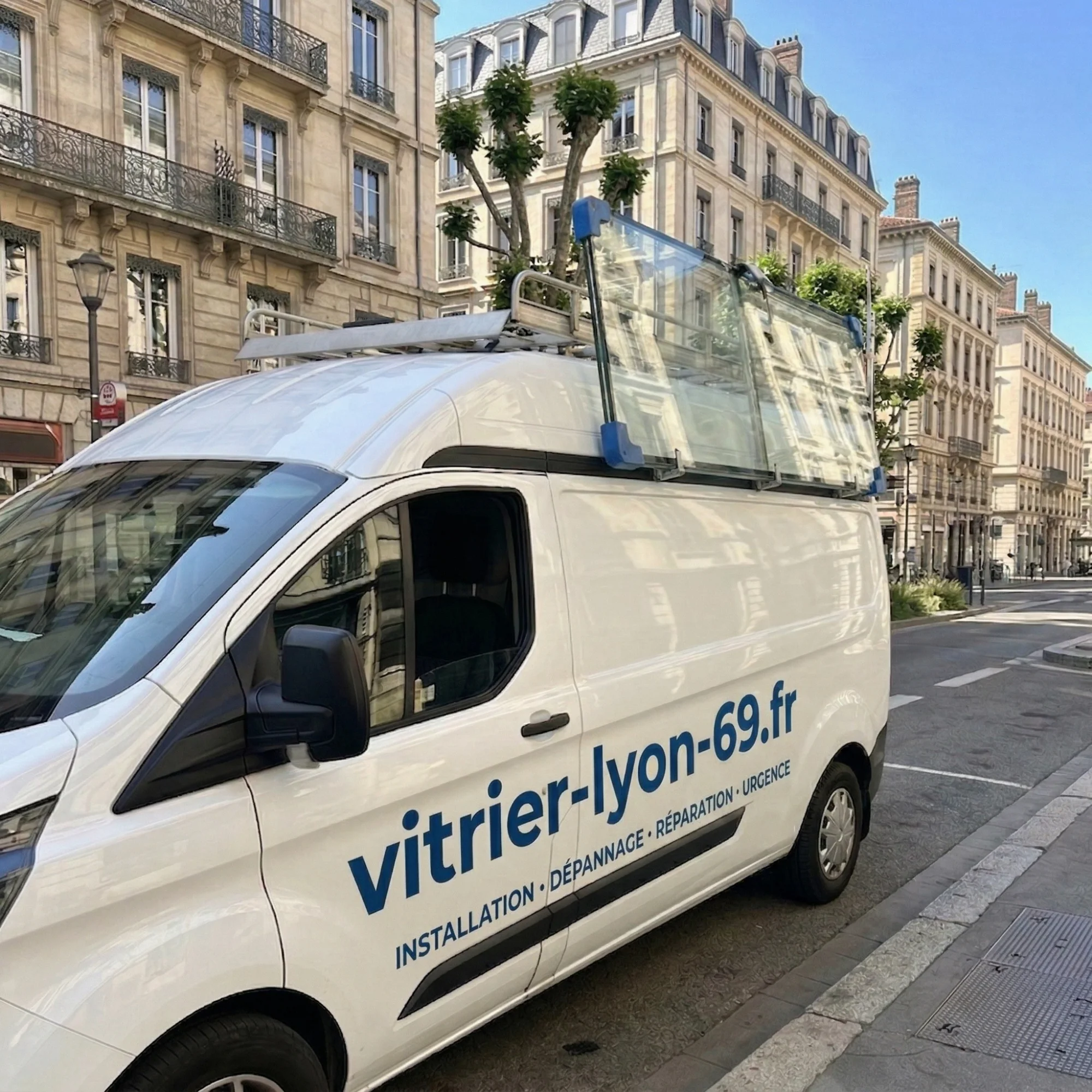 Camion VTL vitrier Lyon